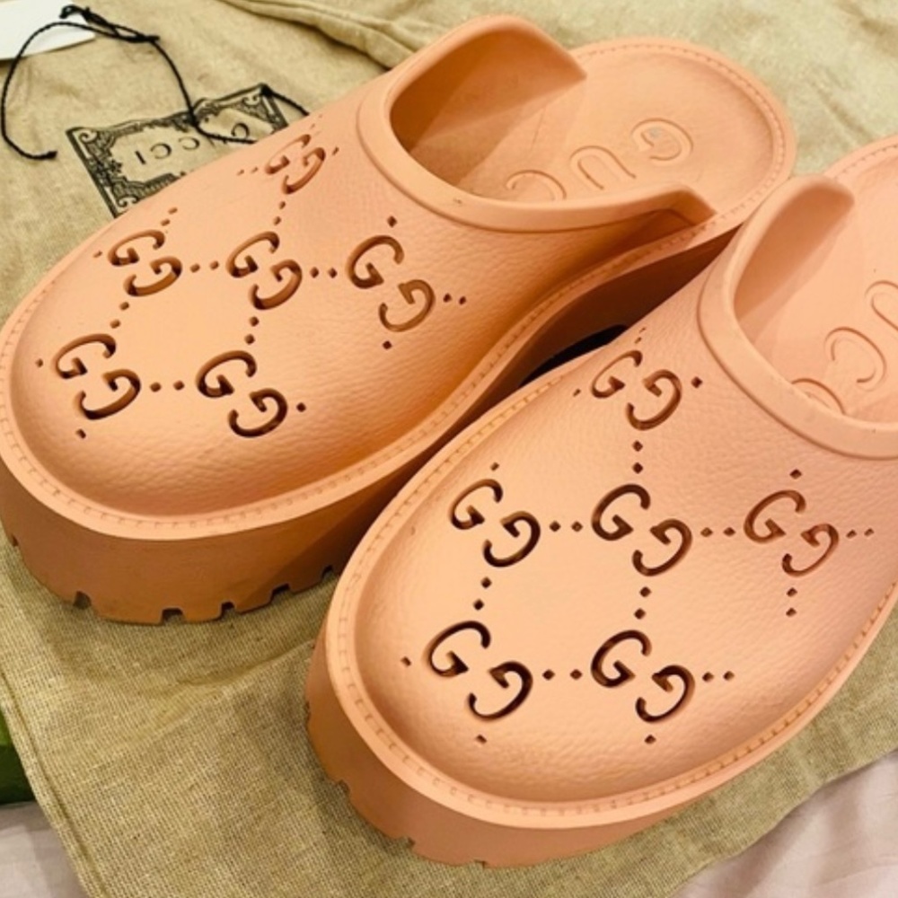 Authentic peach Gucci crocs